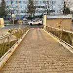Great Location, Private Parking, New Apt